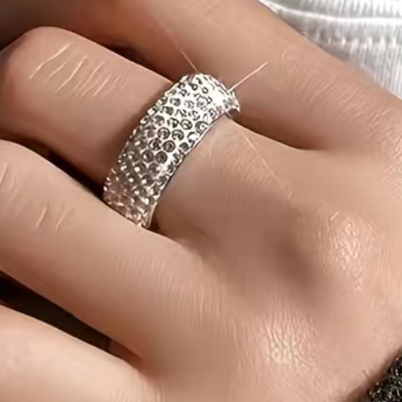 New beautiful multi row diamond crystals titanium ring size 7 - Picture 4 of 5